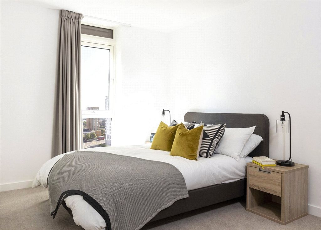 Property photo 3 of 11 Bedroom 1