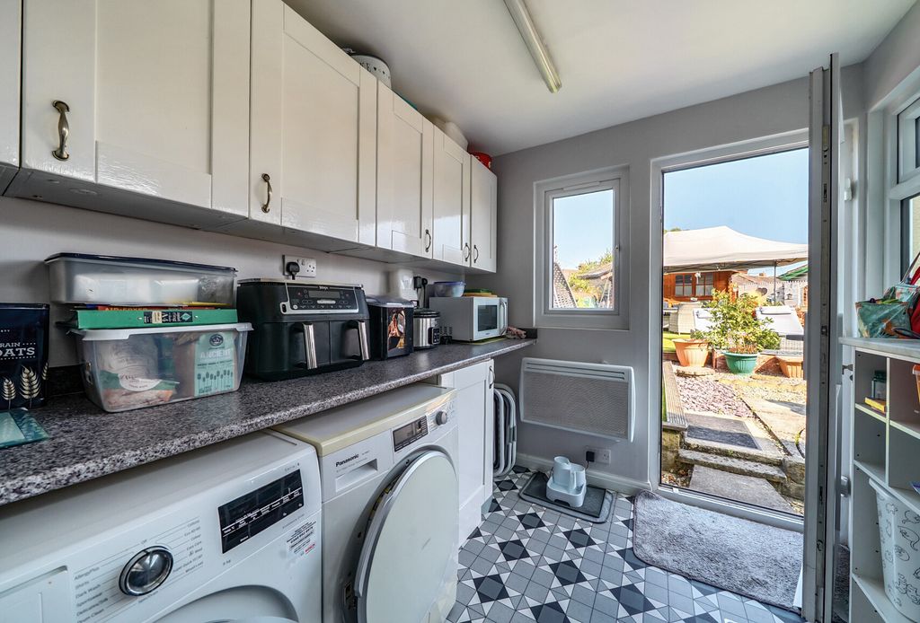 Property photo 3 of 18 1340301-11-689F05...
