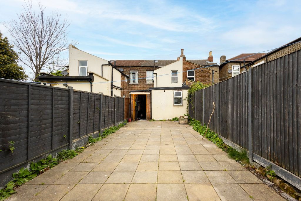 Property photo 2 of 11