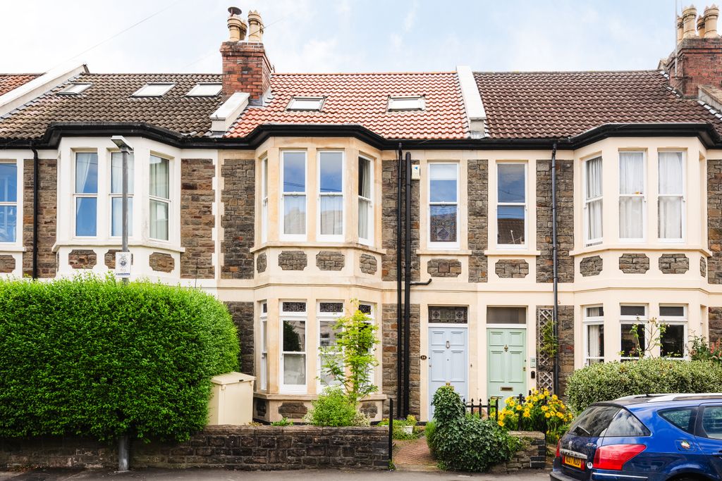 Property photo 2 of 27 1