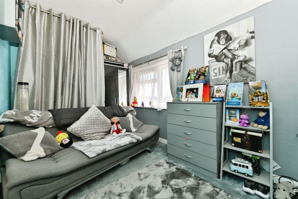 Property photo 3 of 24