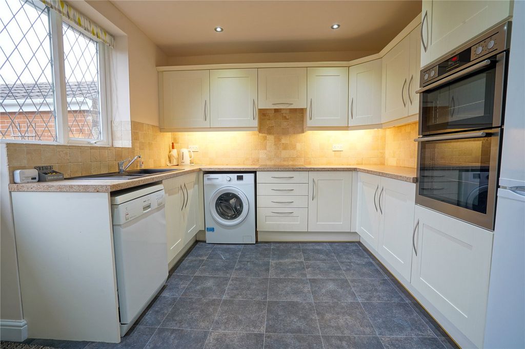 Property photo 3 of 14 Picture No. 11