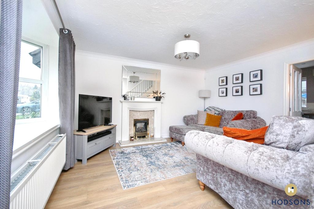 Property photo 3 of 11 Living Room