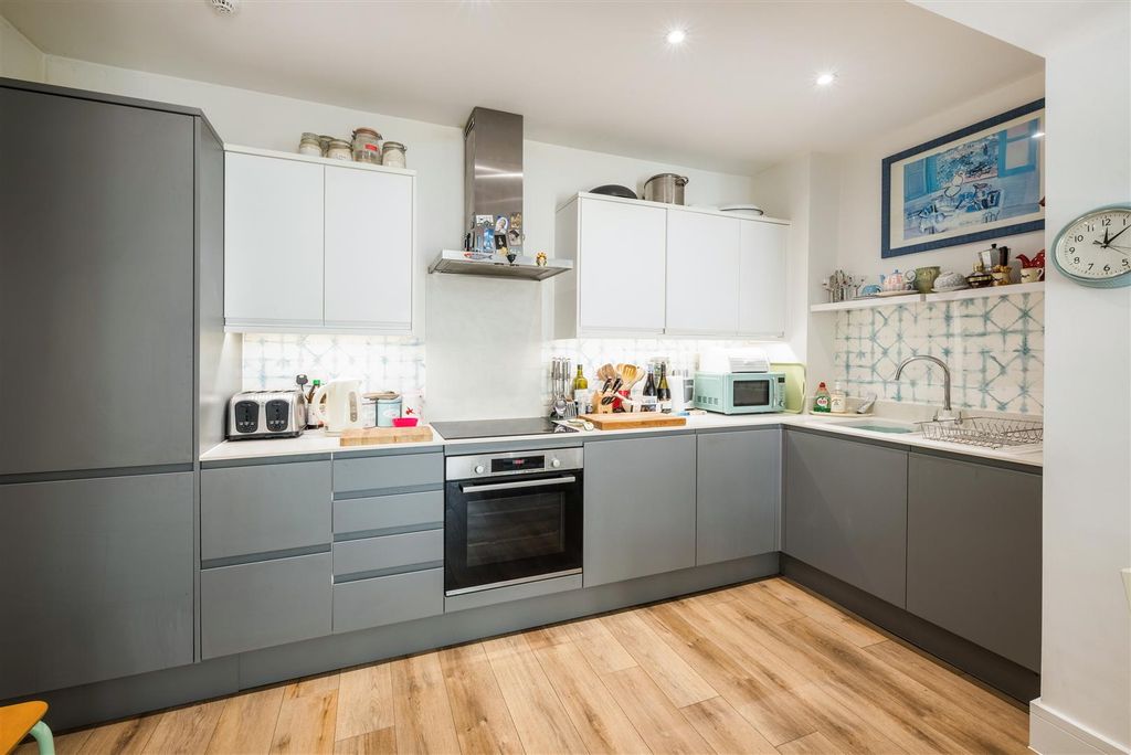 Property photo 3 of 18 Bf, 22 Clarendon Villas-2.Jpg