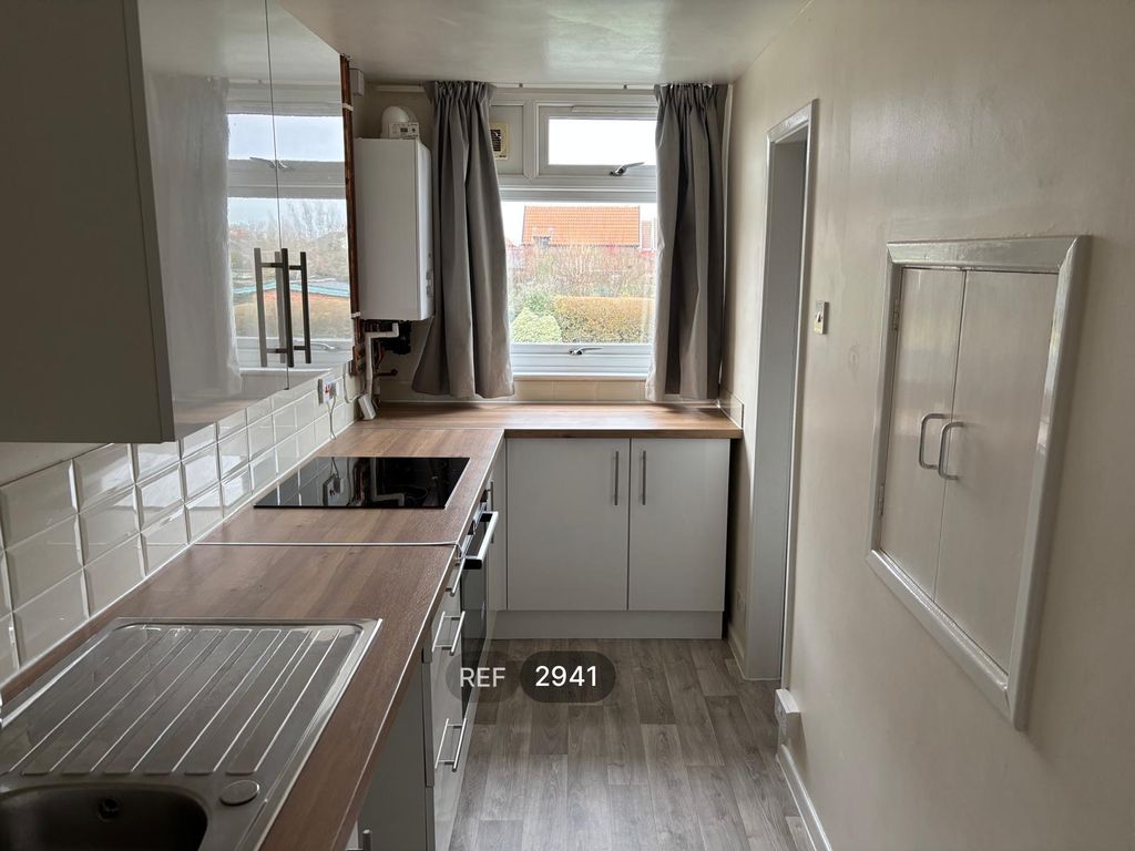 Property photo 3 of 18 Kitchen