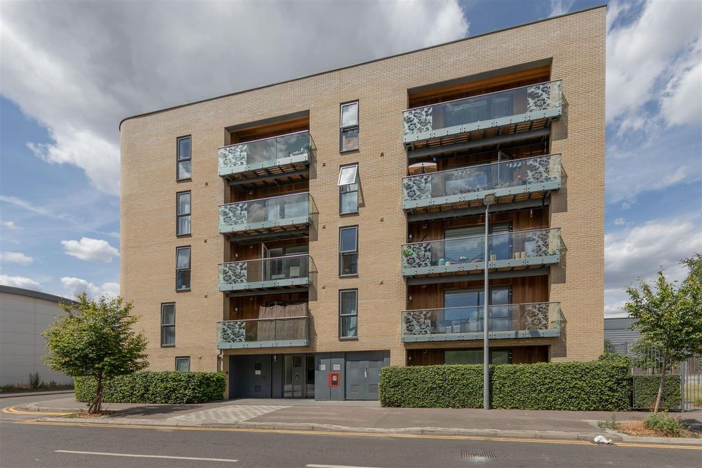 Property photo 1 of 16 Furrow House E4