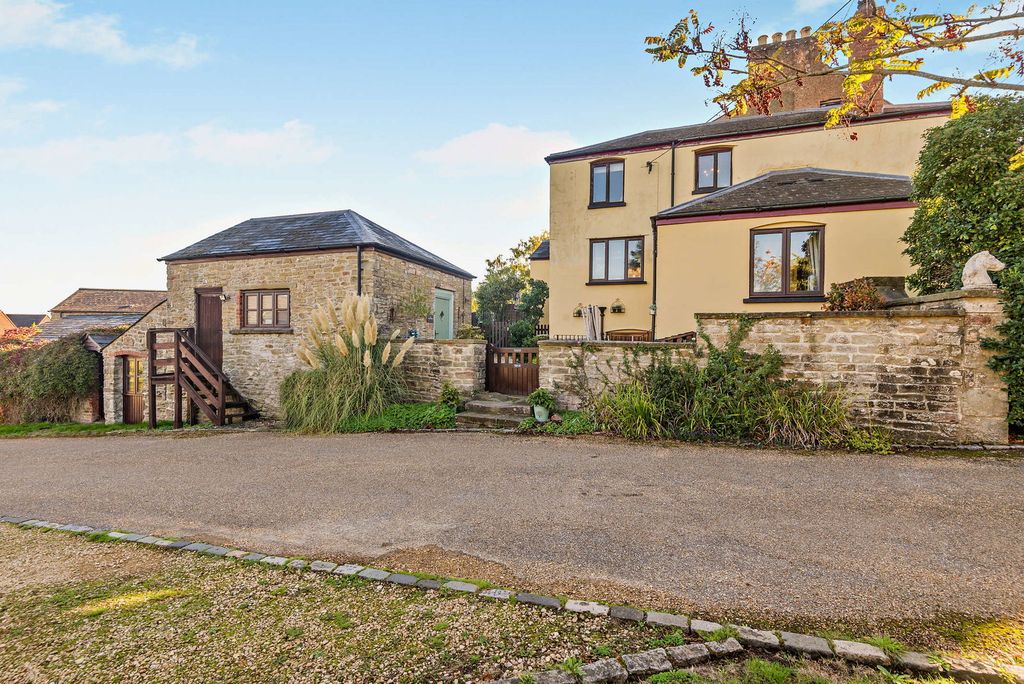 Property photo 1 of 30