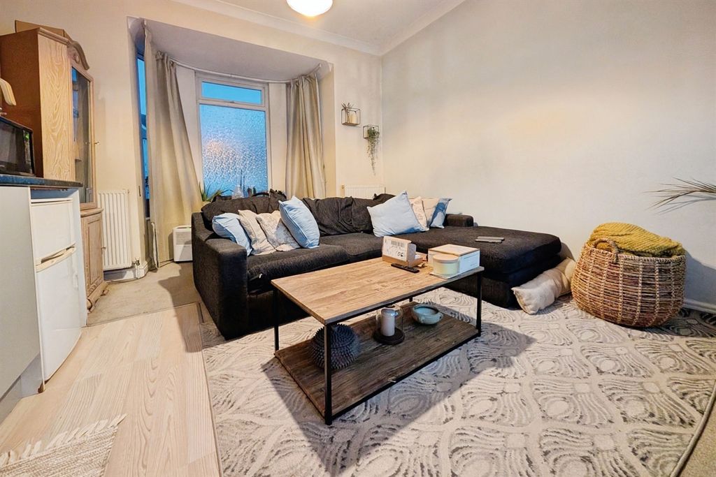 Property photo 2 of 6 (Main)