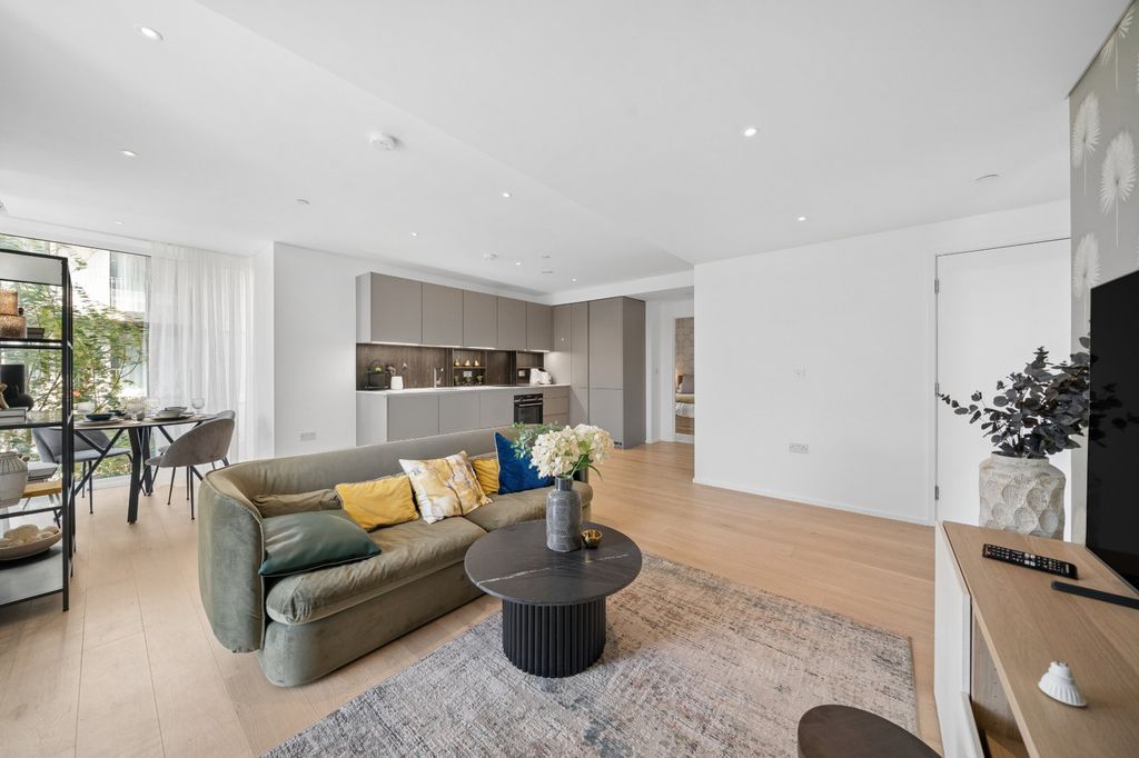 Property photo 1 of 8 Reception Room