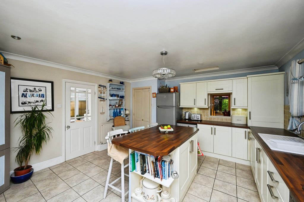 Property photo 3 of 15 Kitchen