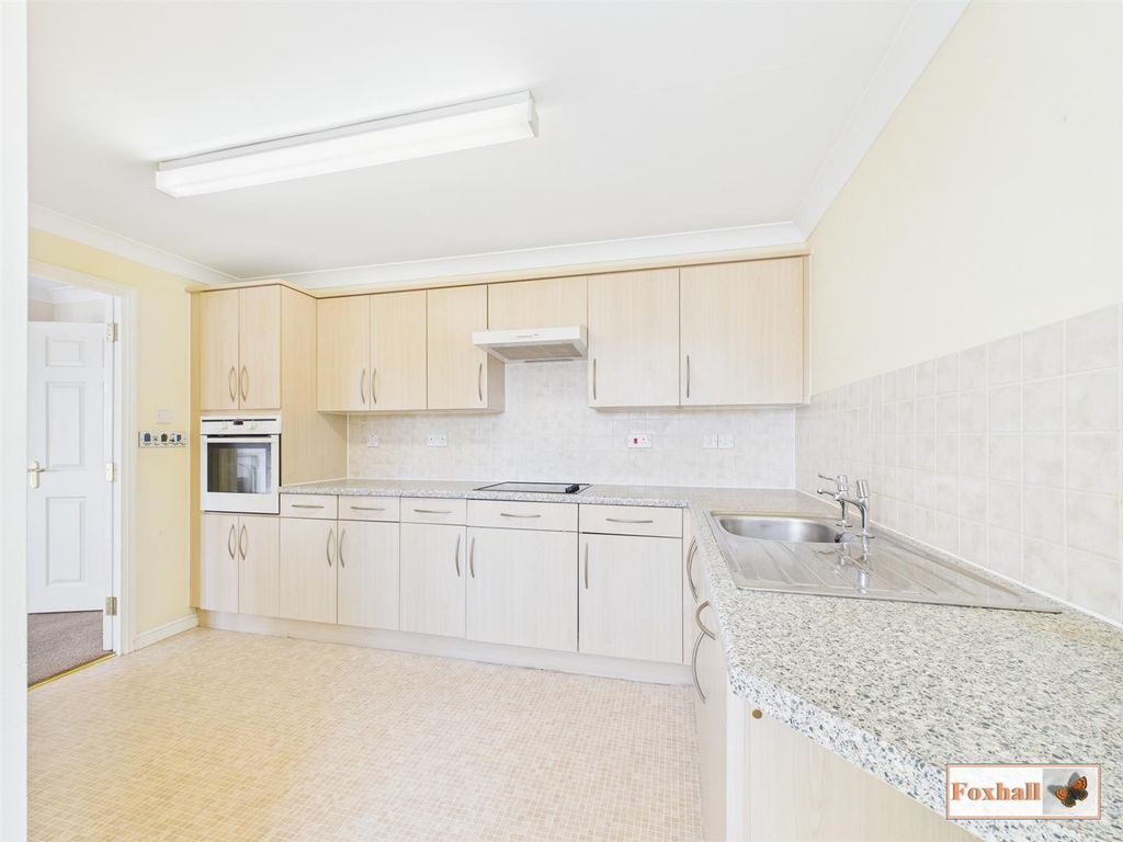 Property photo 2 of 23 Kitchen Breakfast (L Shaped)
