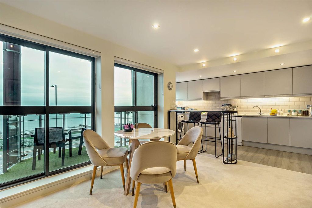 Property photo 2 of 13 8674111-Interior10-800.Jpg