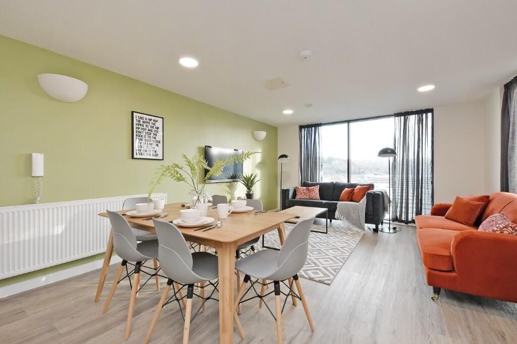 Property photo 2 of 14 A Bright And Spacious Contemporary Living Room Fea...