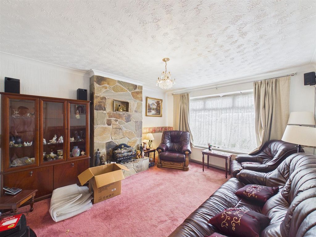 Property photo 2 of 14 2 - 3 Bedroom Detached Bungalow.Jpg