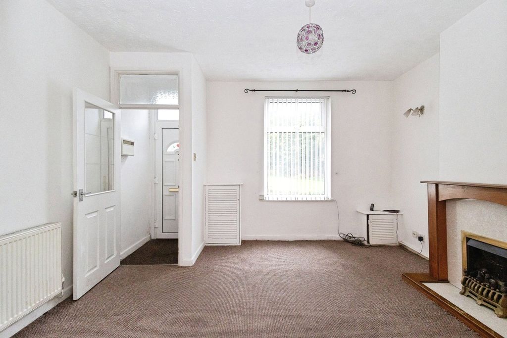 Property photo 3 of 17 Photo