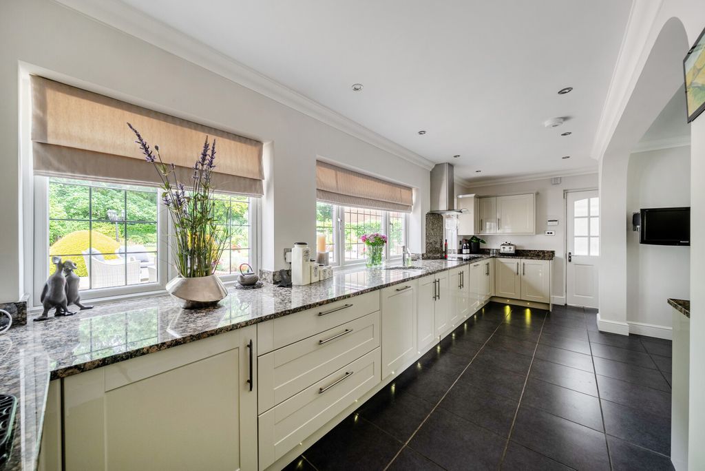 Property photo 3 of 45 1470505-18-6A2c14...
