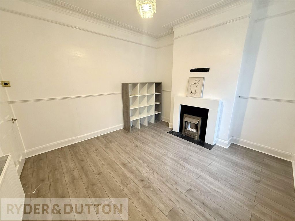 Property photo 3 of 28 Lounge