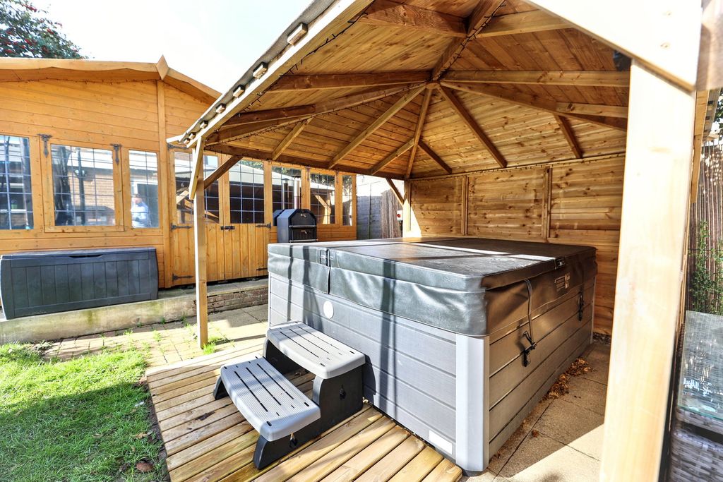 Additional image 20 of 6 bed detached house for saleSt. Pauls Road, Clacton-On-Sea CO15