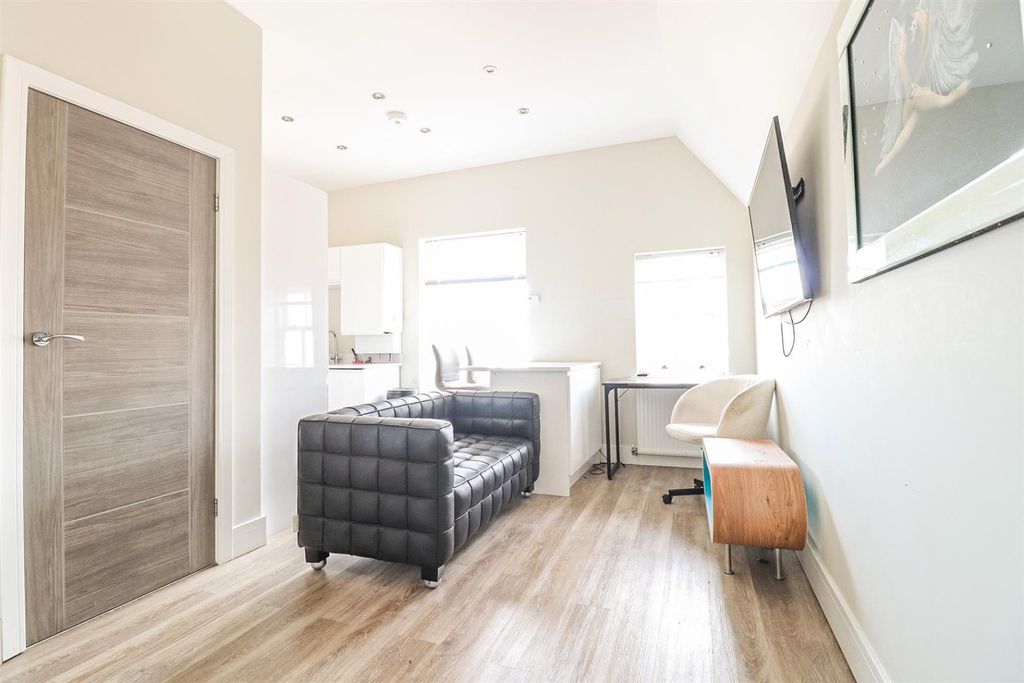 Property photo 2 of 9 4501213