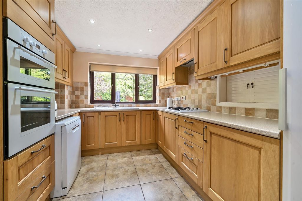 Property photo 2 of 19 Kitchen