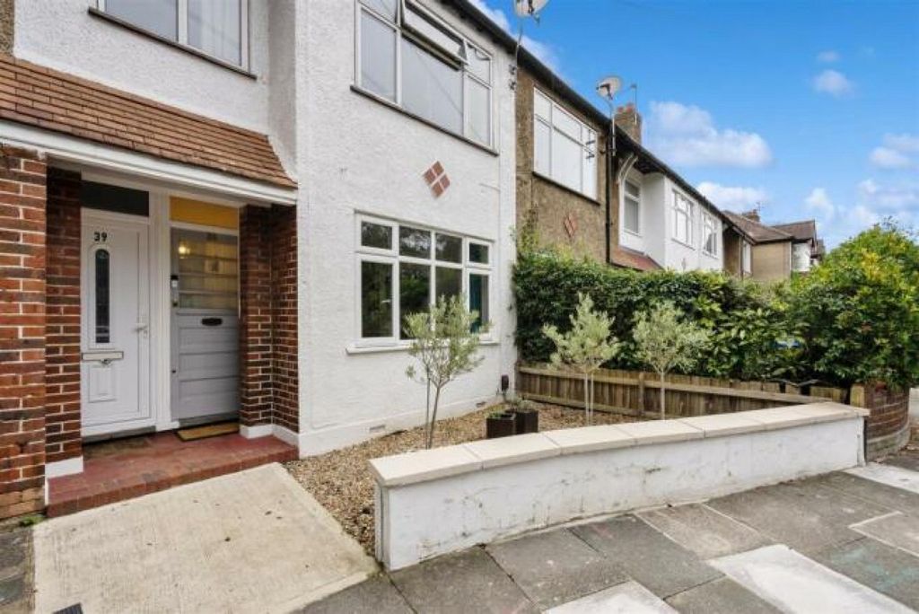 Property photo 2 of 12