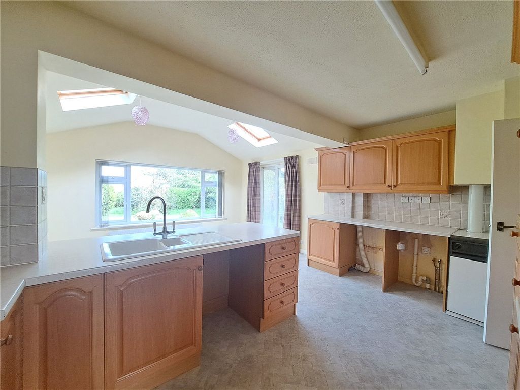Property photo 2 of 37 Picture No. 23