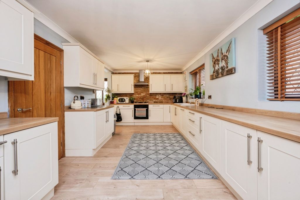 Property photo 3 of 28 Pbox-Img.Jpg