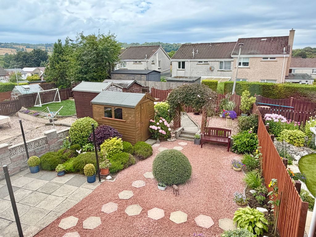 Property photo 2 of 33