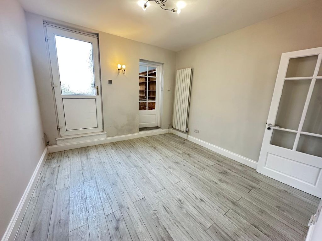 Property photo 3 of 16 5015103