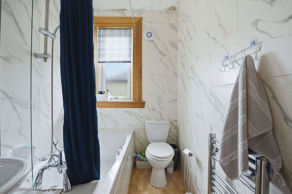 Additional image 11 of 2 bed flat for sale27 Victoria Place, Brightons, Falkirk FK2