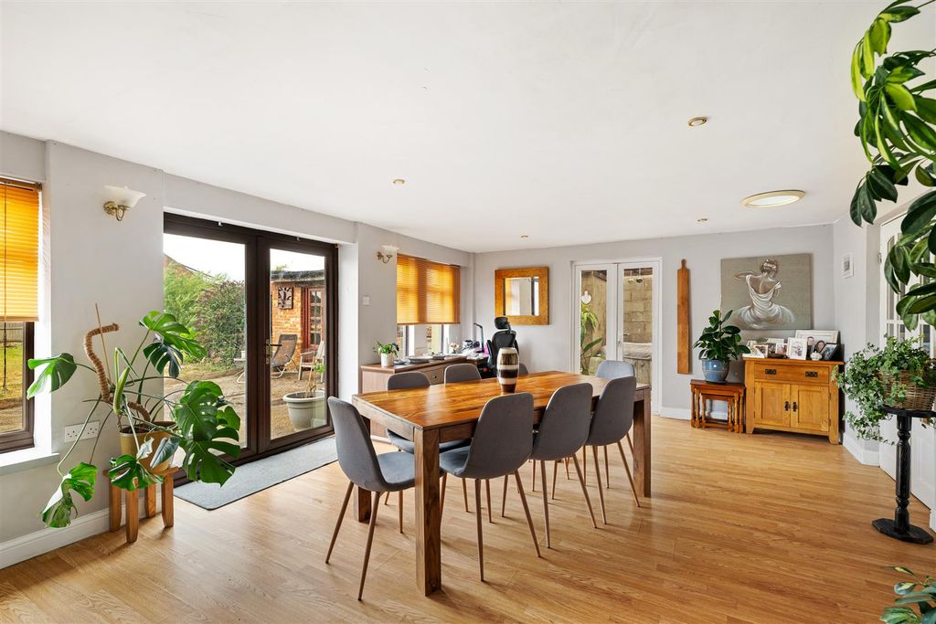 Property photo 2 of 14 18.Jpg