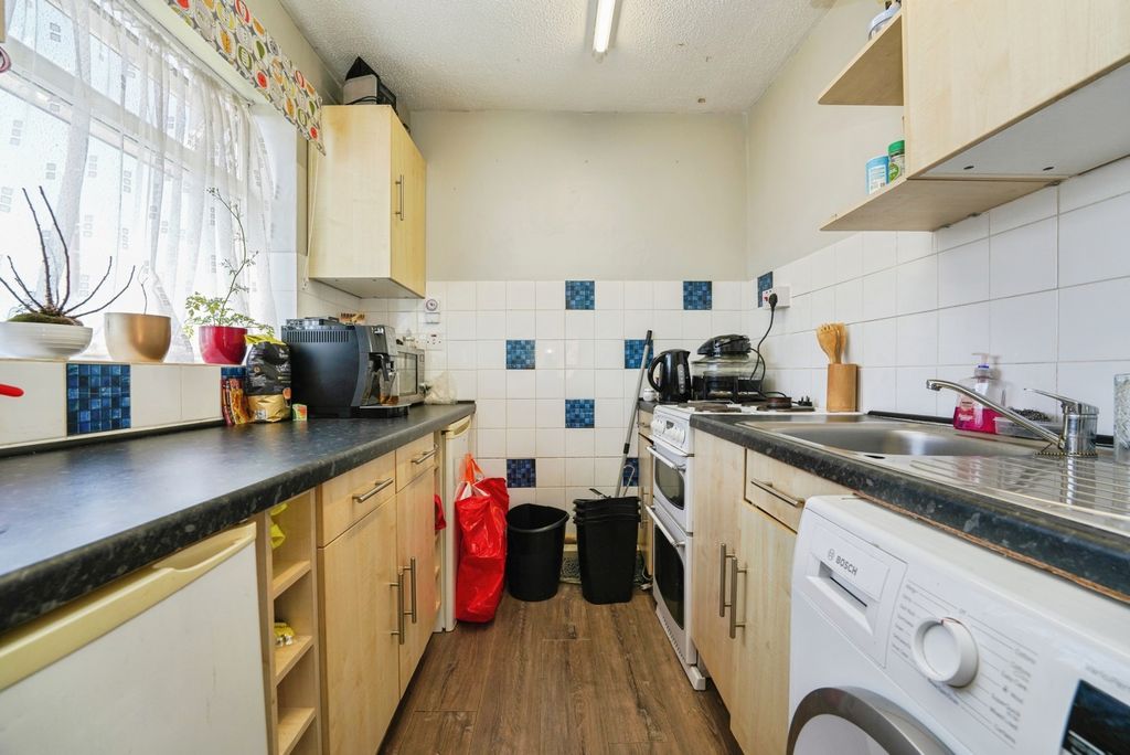 Property photo 3 of 17 Kitchen