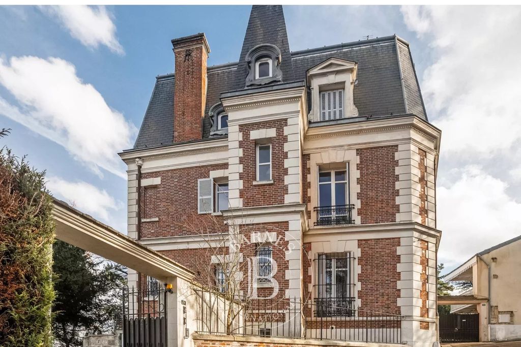 Property photo 2 of 23