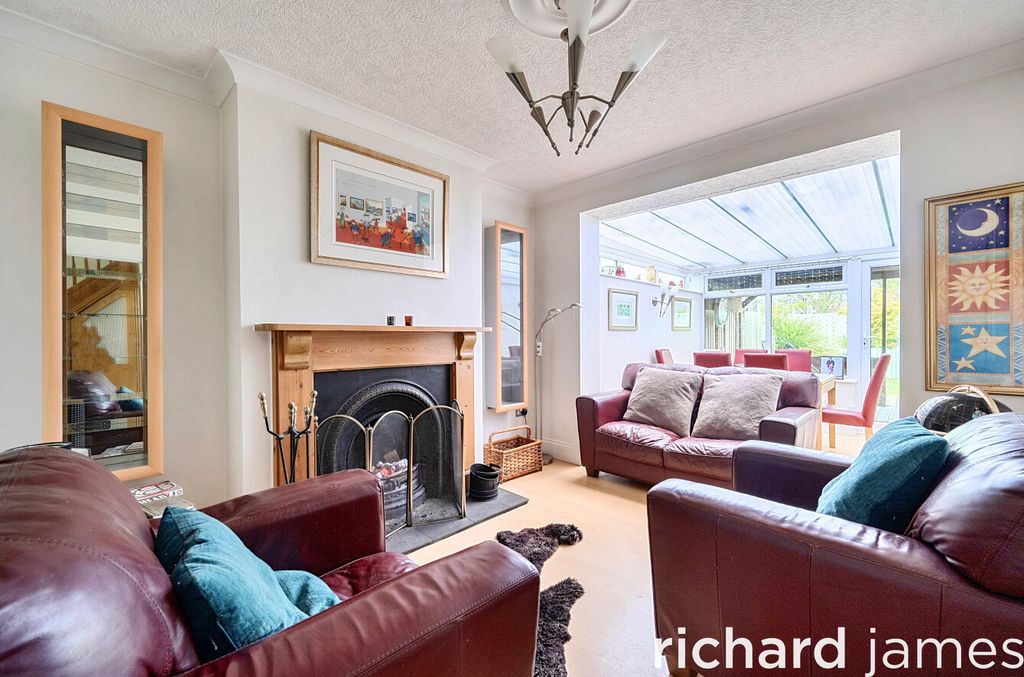 Property photo 2 of 12 7E91Fc426Ada4F9ba7881F6d5Df39568