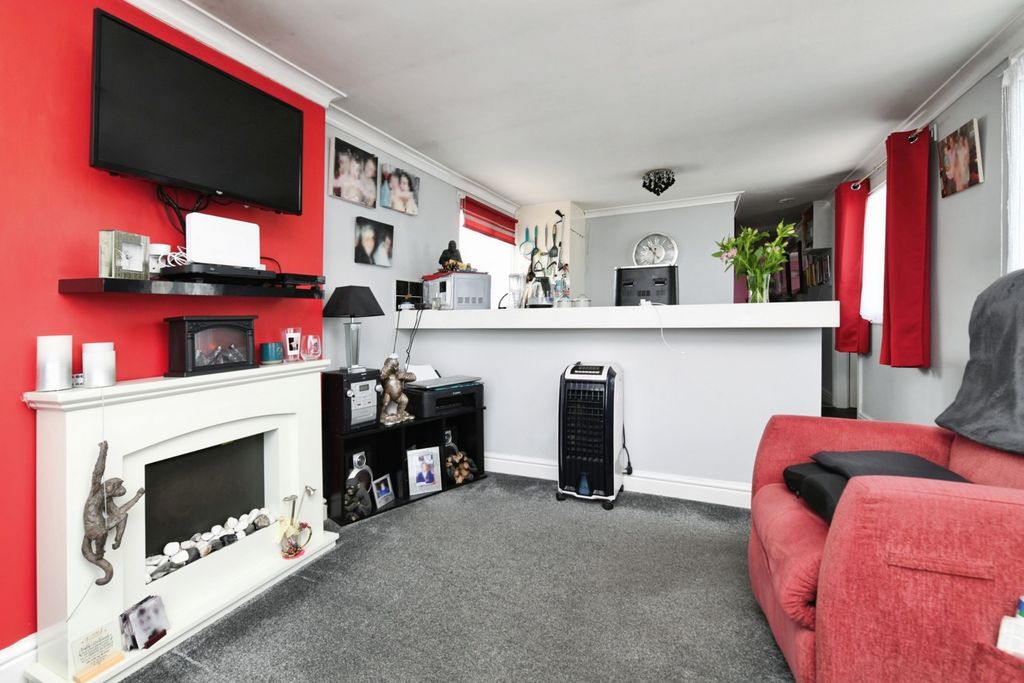 Property photo 3 of 16 Photo