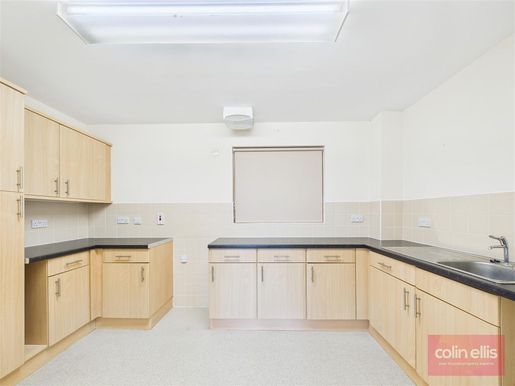 Property photo 3 of 11 Cam05075G0-Pr0192-Still007.Jpg