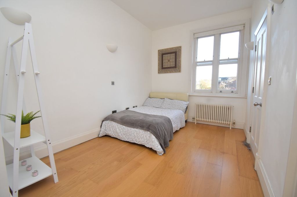 Property photo 2 of 15 Bedroom Area