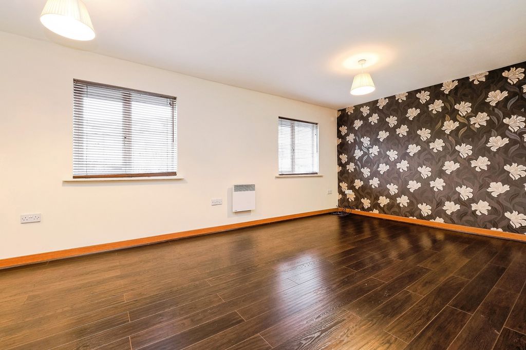 Property photo 3 of 15 Lounge