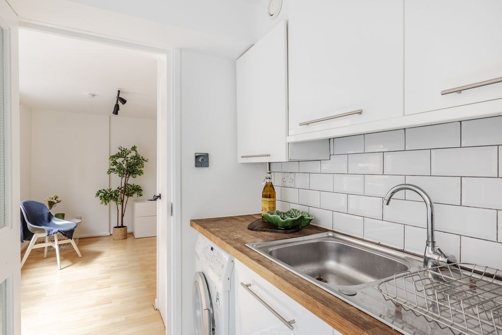 Property photo 2 of 18 81H Odhams Walk- Sink