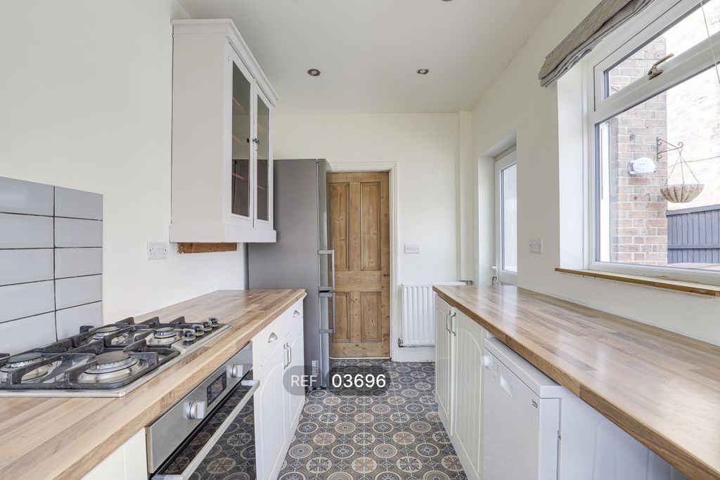 Property photo 3 of 17 Kitchen