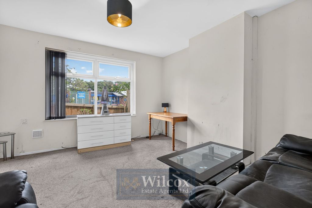 Property photo 2 of 34