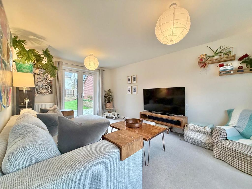 Property photo 2 of 17 Lounge