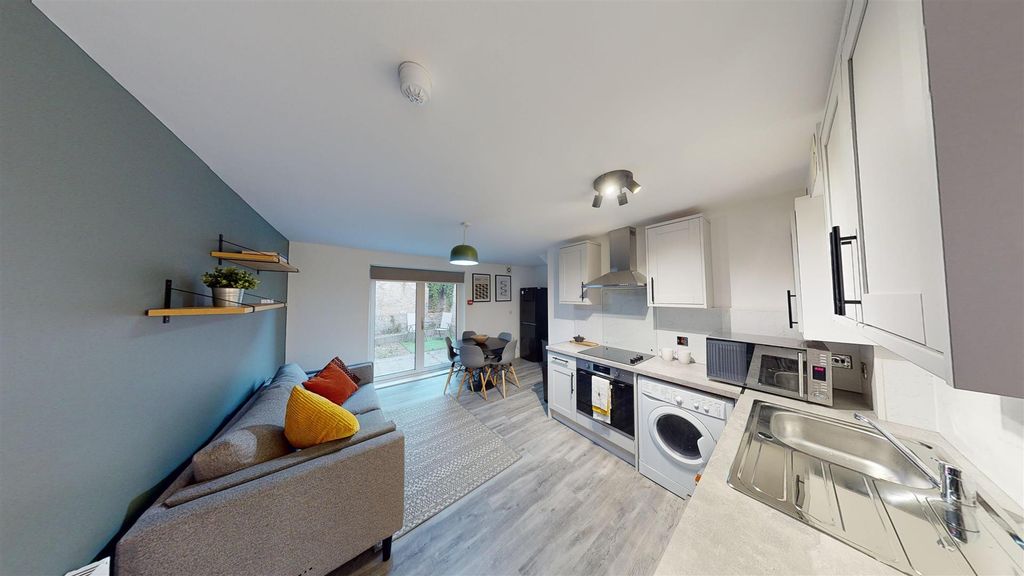 Property photo 2 of 13 9-Piccadilly-Place-Living-Kitchen-Dining 3.Jpg