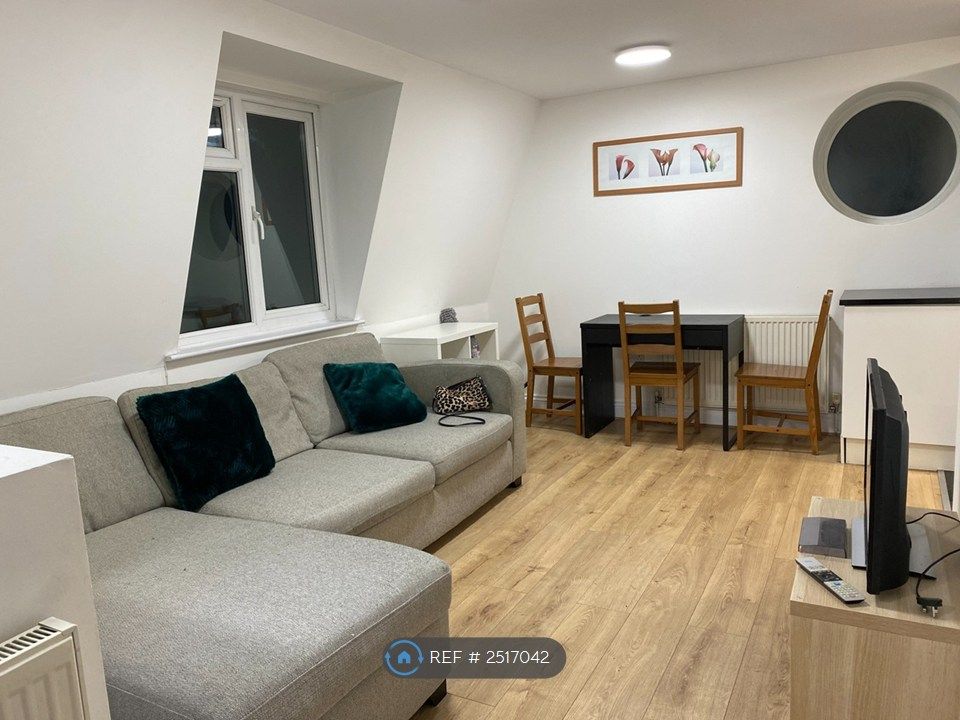 Property photo 1 of 14 Living Room