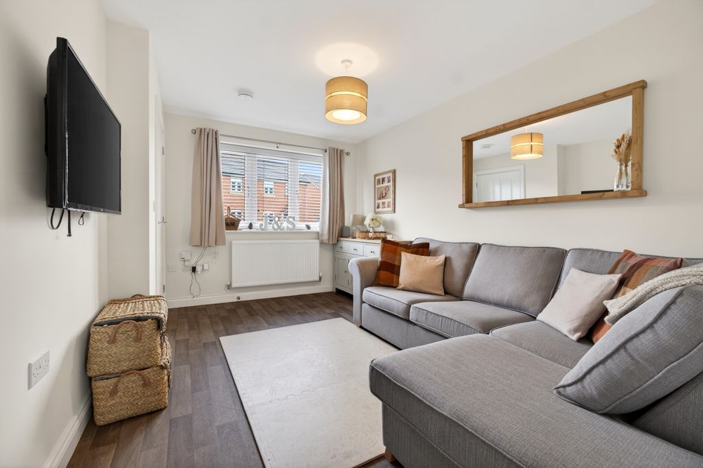 Property photo 3 of 11 Living Room (3)