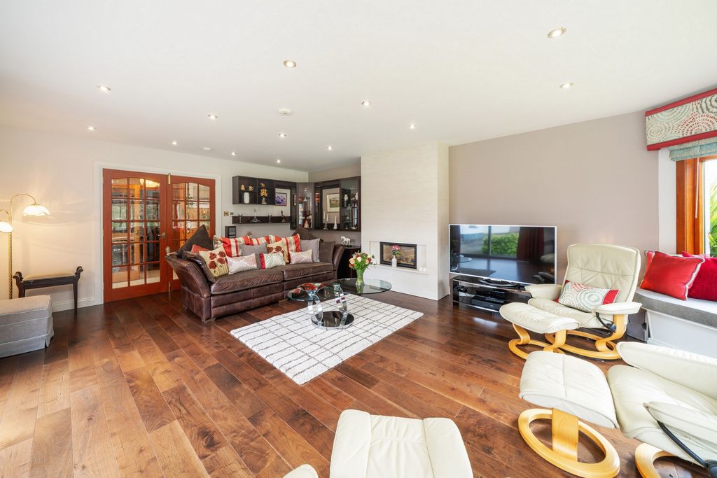 Property photo 3 of 41 Photo 3