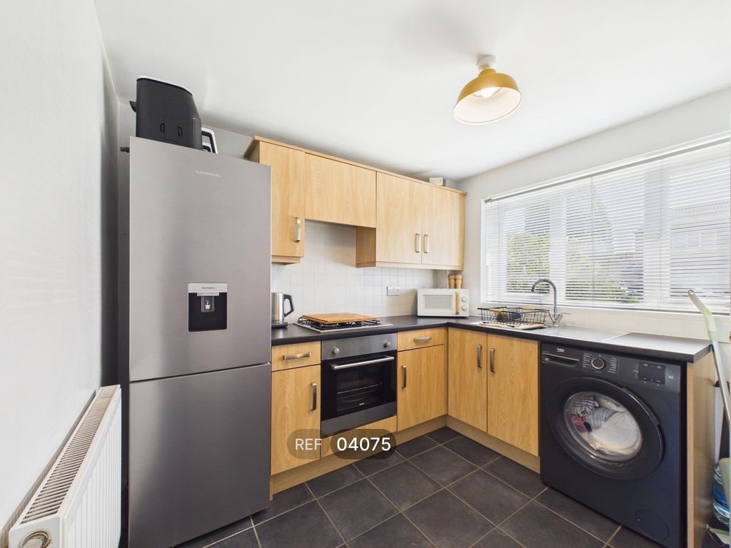 Property photo 2 of 8 Kitchen