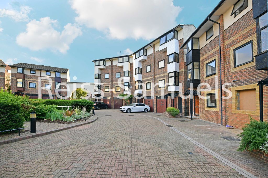 Property photo 2 of 34