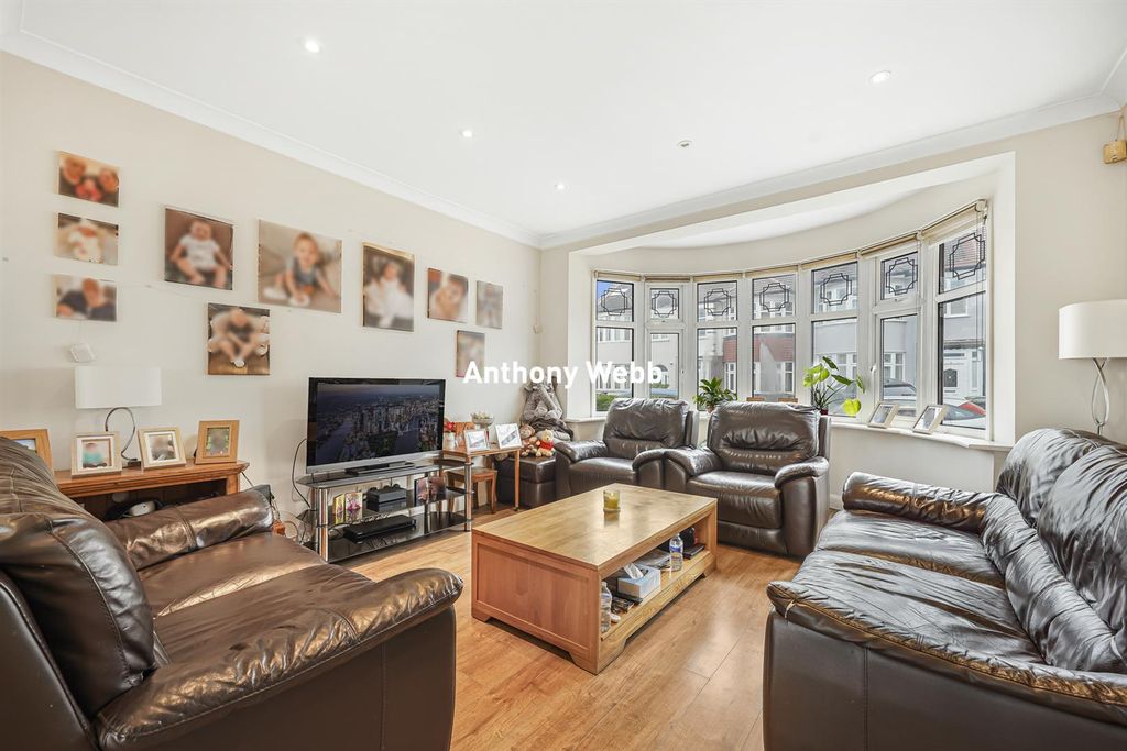 Property photo 2 of 17 Reception