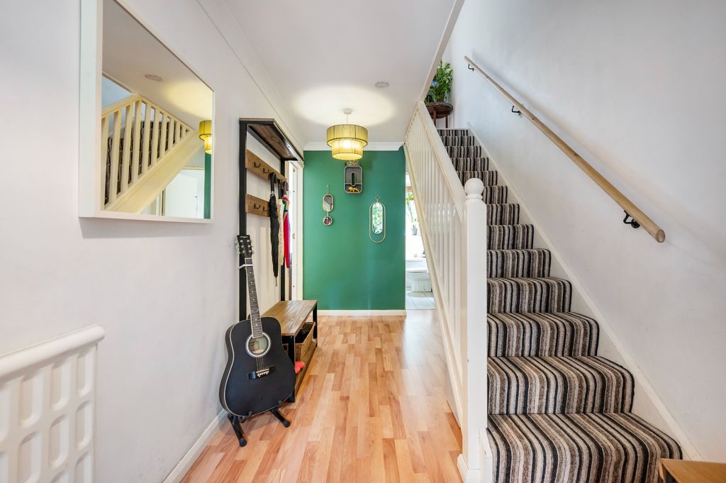 Property photo 3 of 21 4439802